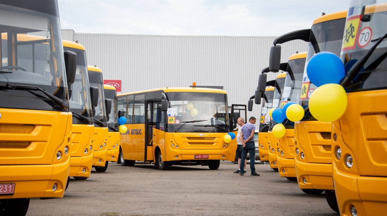 Одещина отримала 26 інклюзивних шкільних автобусів за програмою Ukraine Facility