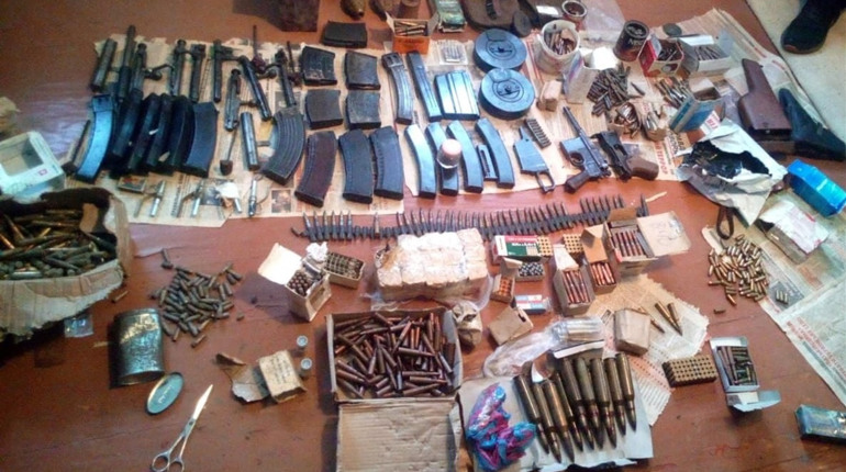 4 гранати та 2000 крупнокаліберних набоїв знайшли поліцейські у мешканця Херсонщини. Його затримали