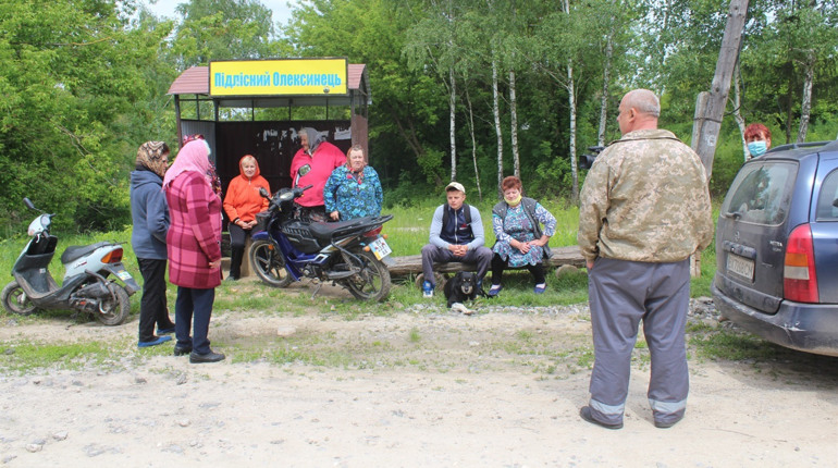 Село – навпіл. Як у Підлісному Олексинці люди борються за воду