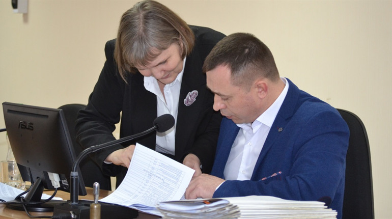 Робити капремонти та благоустрій чи допомагати ЗСУ: депутати в Южноукраїнську розподіляли бюджет