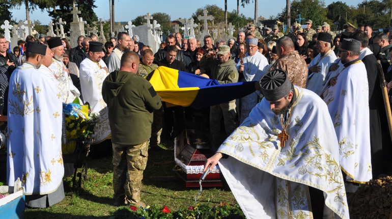 Усім селом провели в останню путь загиблого мінометника Козака Івана з Лосяча, що на Чортківщині