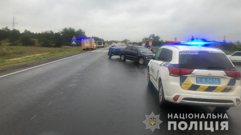 Аварія за участі п'ятьох автівок на Херсонщині: одна дитина в реанімації у непритомному стані