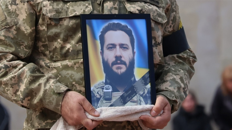 У Південноукраїнську попрощалися із 29-річним захисником Максимом Андронатієм