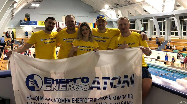 На чемпіонаті із плавання, що проходив у Ризі, плавці із Рівненської АЕС вибороли 16 медалей