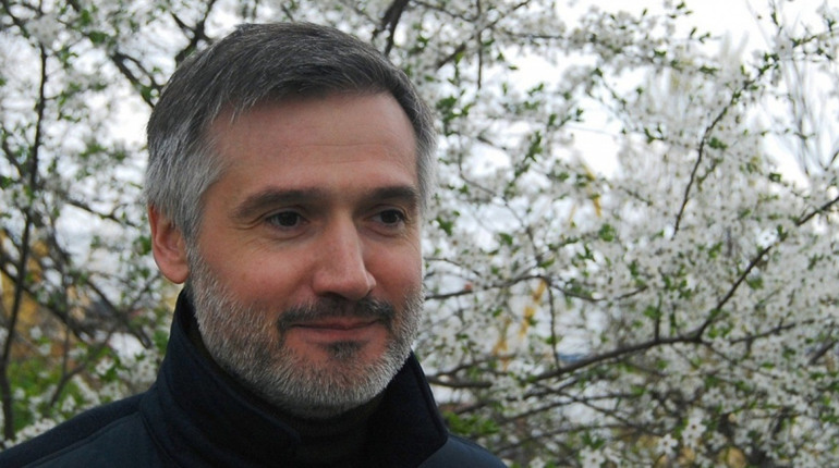 Малиновський суд в Одесі приговорив двох крадіїв до читання книжок. Вони крали магнітоли з машин