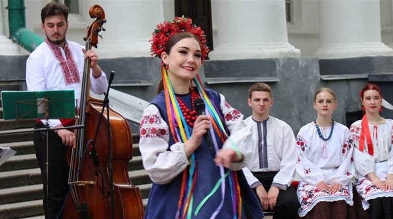 Біля Гоголівського корпусу НДУ відбувся благодійний воркшоп "Ехо предків"