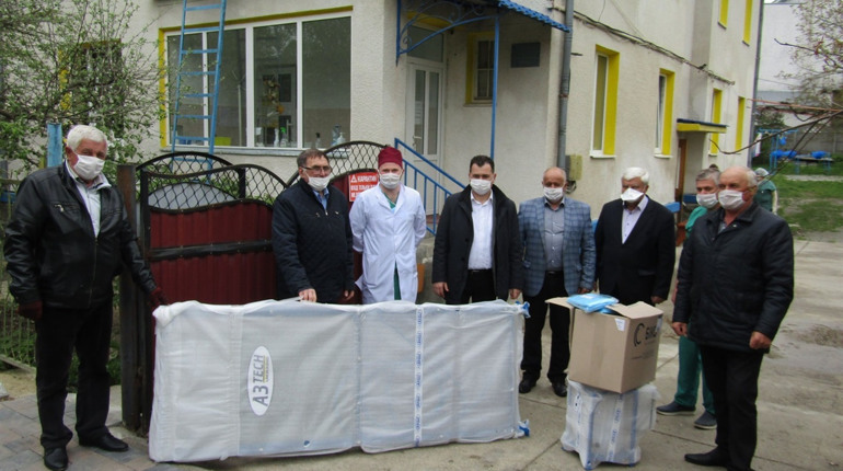 Чортківська райлікарня отримала від ТОВ «Агрополіс» медичне обладнання, захисні костюми та маски 