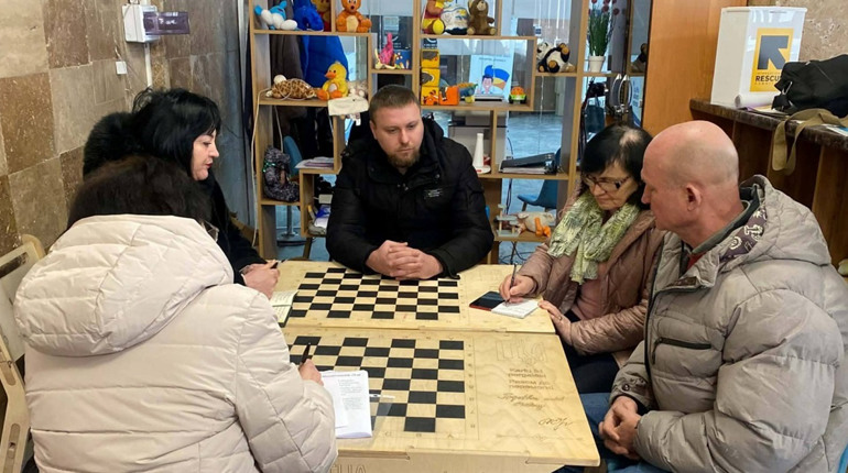 У Миколаєві обговорили координацію допомоги вимушеним переселенцям з Херсонщини