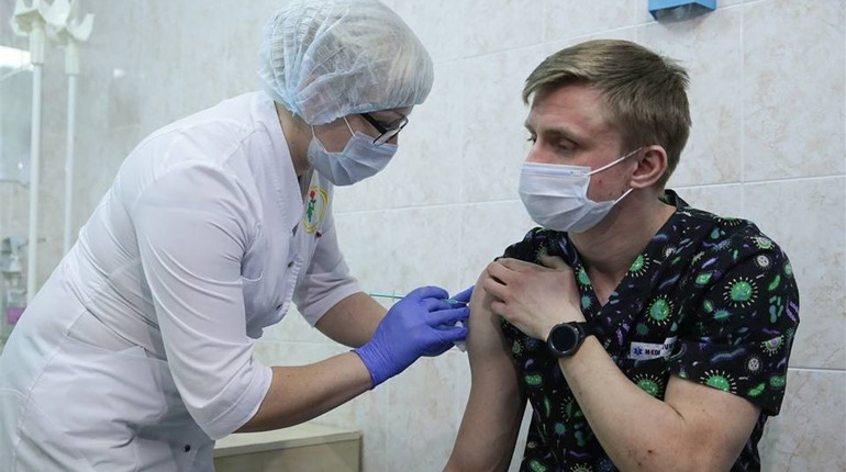 В Україні вводитимуть обмеження для невакцинованих: думка голови комітету з питань здоров'я нації