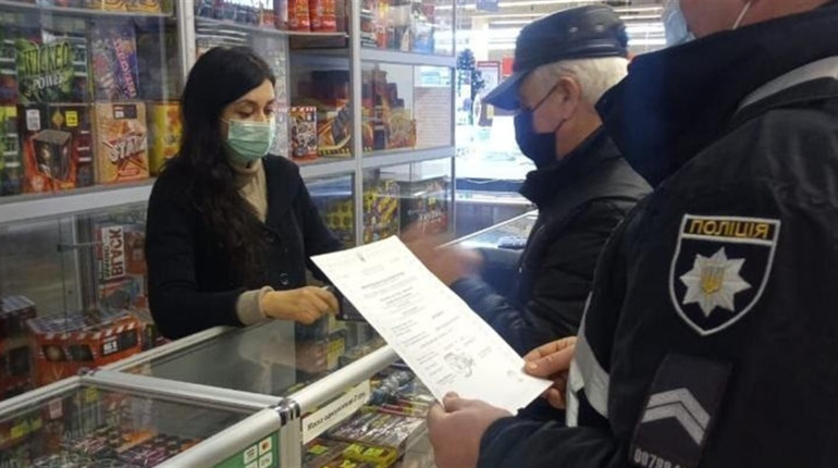 За 22 грудня поліцейські Херсонщини перевірили понад 900 підприємців щодо виконання норм карантину