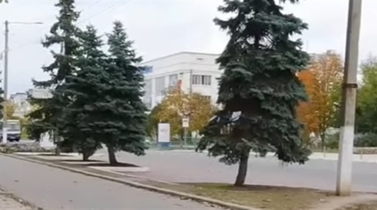 Нова Каховка: обстріли “Градами” і безлюдні площі та вулиці