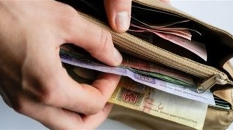 На Кременеччині жінка прийшла в гості до знайомих і обікрала їх