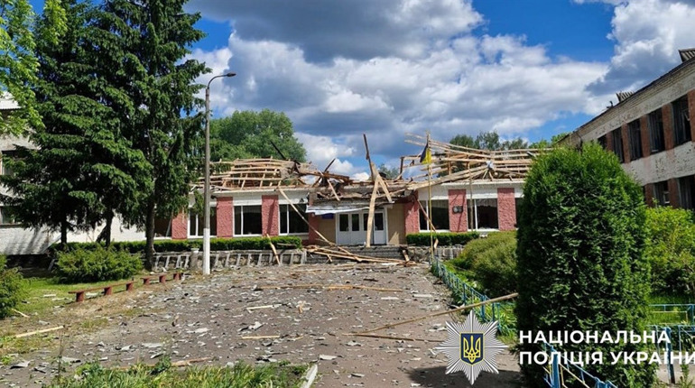 На Чернігівщині поранено трьох цивільних, знищено ліцей та пошкоджено будинок для літніх людей