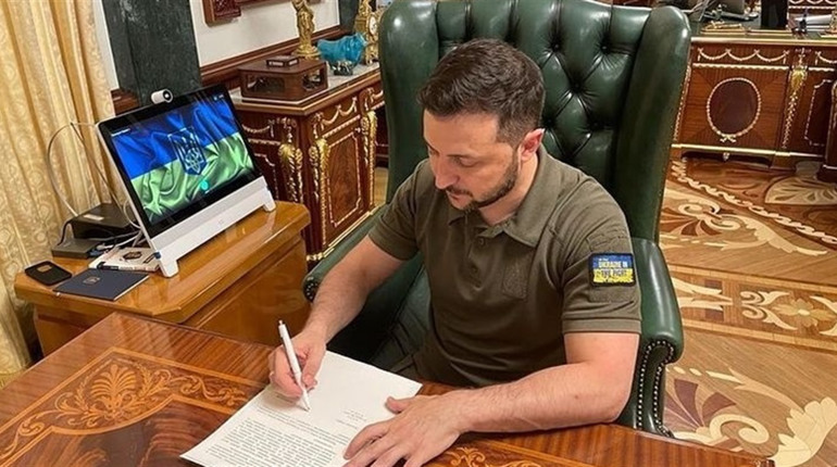 Нагороди до Дня Соборності. Ще двох жителів Луганщини відзначив Президент України