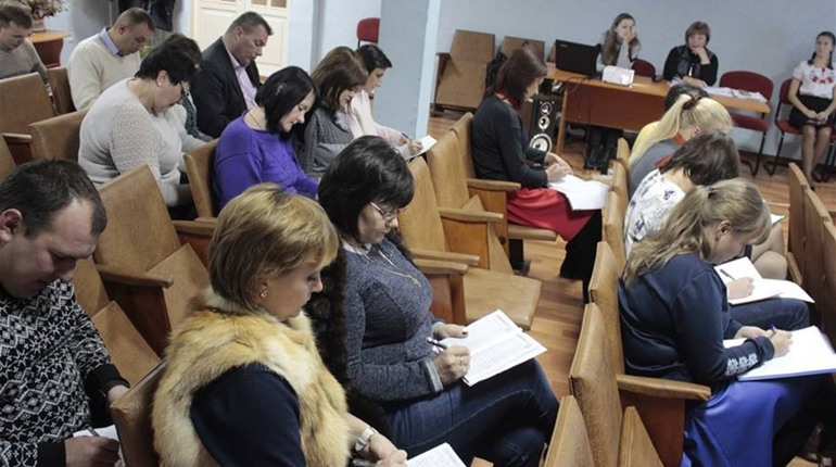 «Протягом» чи «на протязі»? В Попасній працівники міськради перевірили знання державної мови: відео