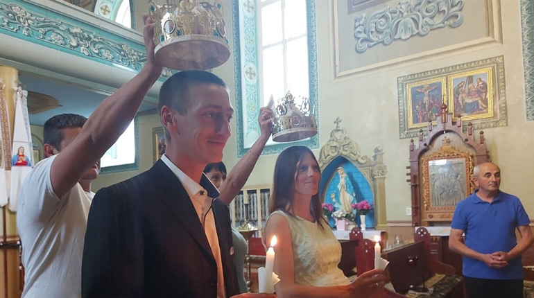 У Чорткові повінчалася багатодітне подружжя із Лисичанська, яке в очікуванні п’ятої дитини