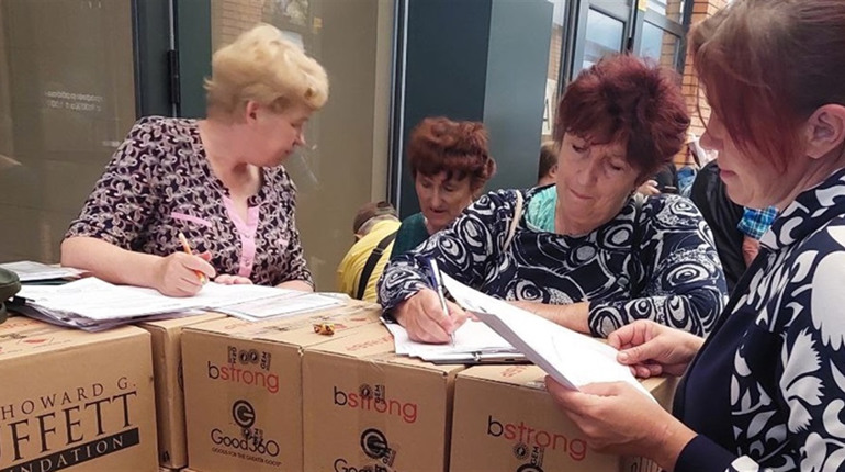 Петропавлівці вчергове отримували гуманітарну допомогу та приймали привітання