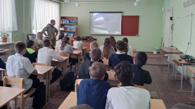 На ТОТ Херсонщини окупанти зобов'язали вчителів доносити на учнів