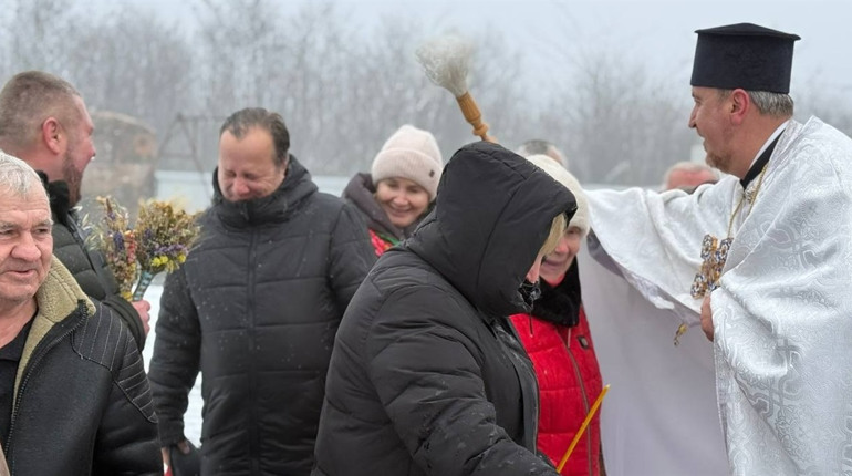 Молитва за Україну об’єднала громаду: у Первомайську відзначили Водохреща