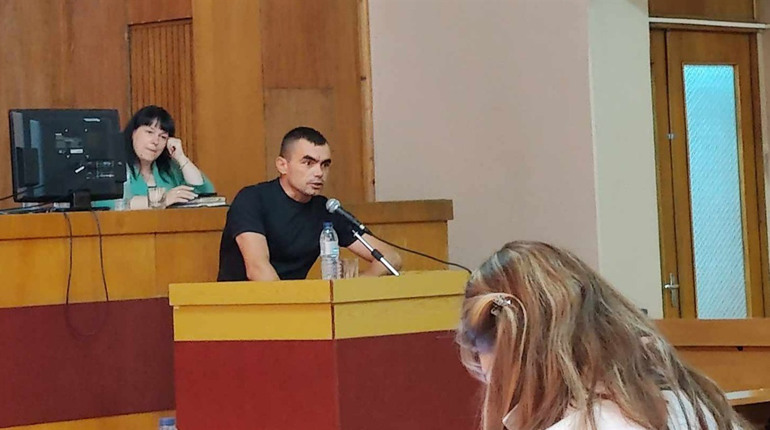 «Що ви зробили як депутати?» Активіст на сесії пояснив, чому він покидає озеро на «Фрегаті»