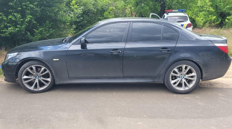 На трасі "Одеса-Рені" в Одеському районі водій BMW збив прикордонника та втік: його розшукали