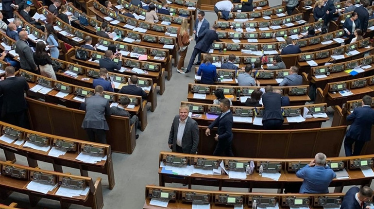Уже відомо, хто став помічником народного депутата Віктора М’ялика