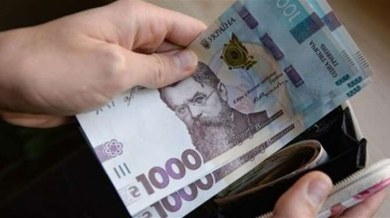Уряд підвищив зарплати особам, які працюють в умовах інтенсивних обстрілів