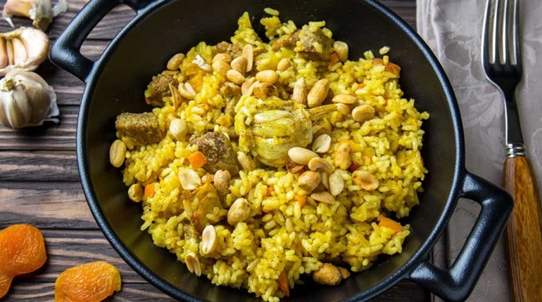 Рецепт дня: плов з курагою та арахісом
