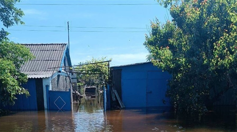 Окупанти грабують будинки в підтоплених селах