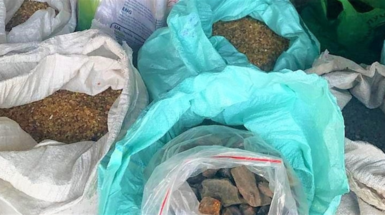 На Сарненщині вилучили понад півтонни бурштину та більше 1000 літрів алкоголю