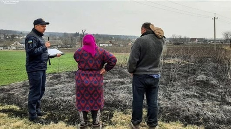 Байдужість, звичка чи диверсія: в умовах війни підпал трави можна прирівняти до злочину
