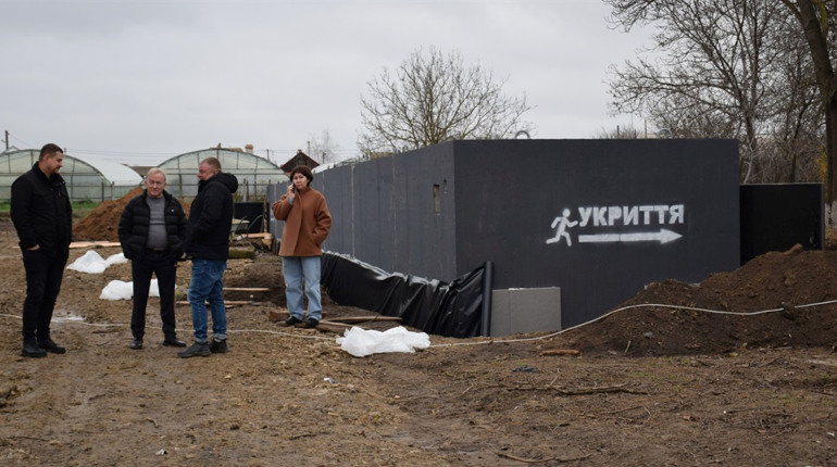 У Біляївському ліцеї №2 встановлюють модульне укриття: роботи тривають за планом