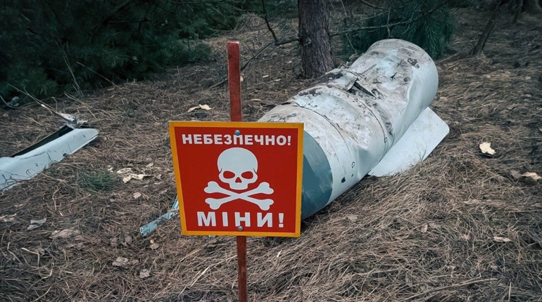 На Сумщині вибухотехніки поліції знешкодили семиметрову авіаційну ракету Х-59 «Овод»