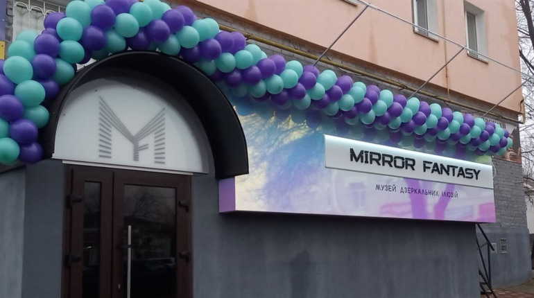 Музей дзеркальних ілюзій Mirror Fantasy в Умані: простір, що змінює реальність