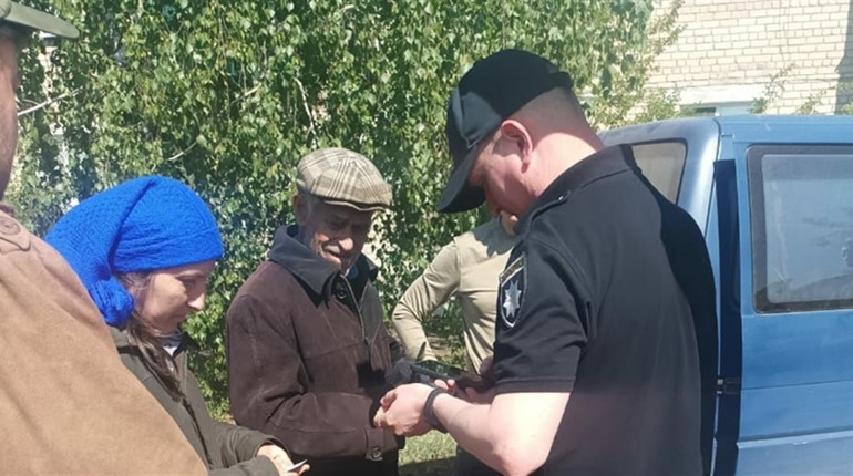 З прифронтової Кислівки військові опівночі евакуювали родину