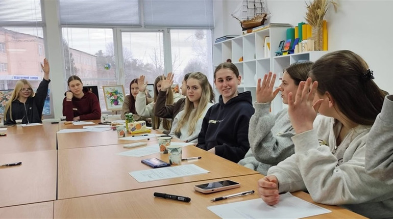 Друга хвиля клубу для дівчат: у Сарнах шукають учасниць у ком’юніті саморозвитку