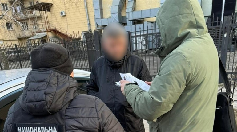 Переправа за кордон за 3000 доларів: поліція викрила схему вивезення чоловіків з України (відео)