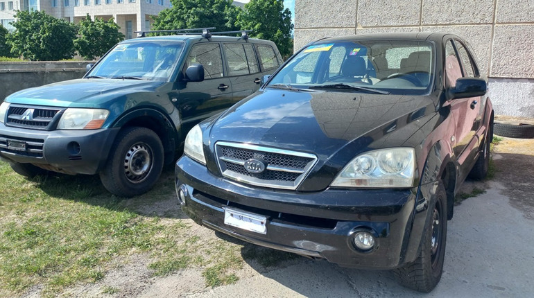 Нетішинська громада придбала ще 2 автомобілі для наших воїнів на схід