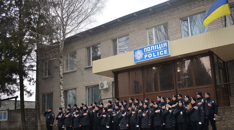 Колишньому поліціянту Волноваської громади загрожує 10 років за ґратами — Прокуратура