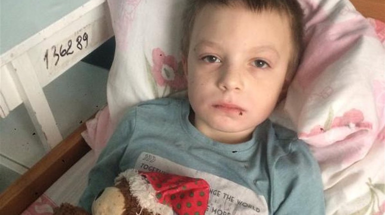 Відклали операцію через брак коштів: маленькому лозівчанину потрібна наша допомога