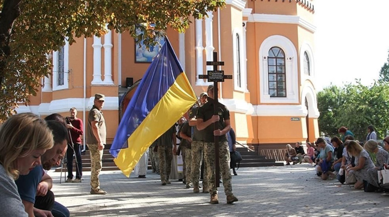 Громада Сміли прощалася із захисником Олександром Карповим