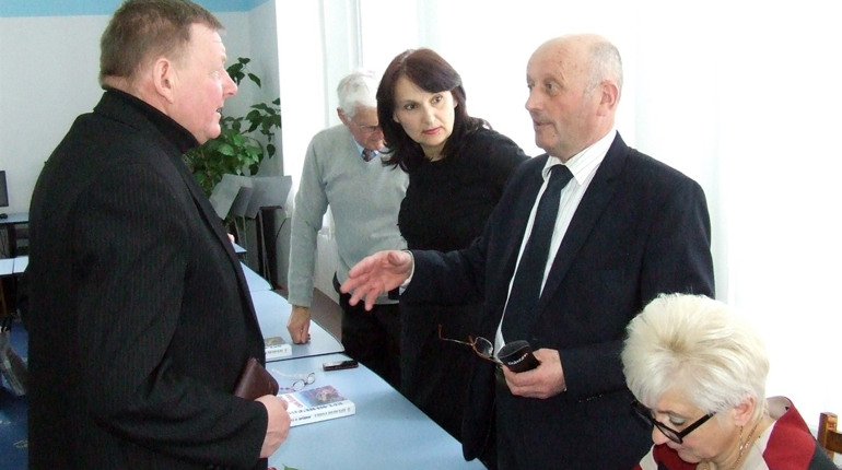 Кременчанин Василь Олійник презентував книгу-літопис про село Кімната