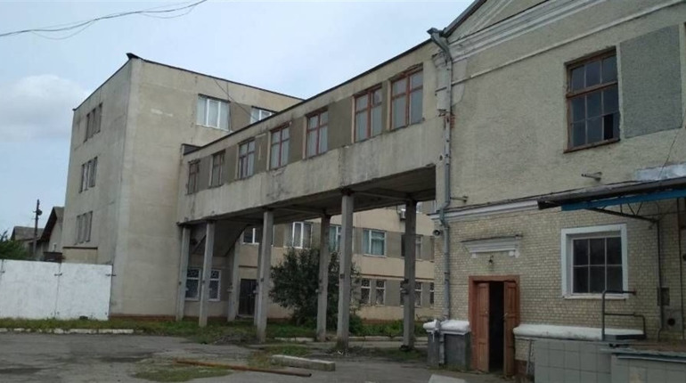 На території недіючого молококонсервного заводу в Городку пошкодили трубопровід: загрози немає