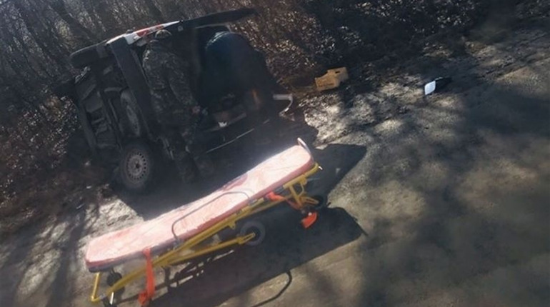 На Чортківщині не розминулись легковий автомобіль та мікроавтобус: жінка в лікарні
