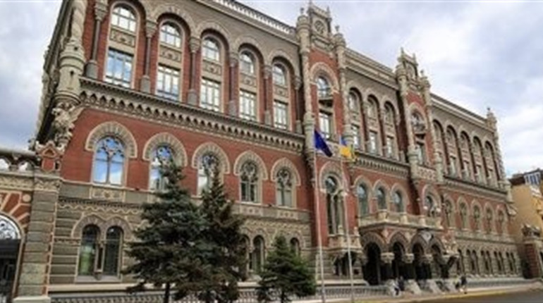 НБУ дав поради українцям, які виїжджають під час війни