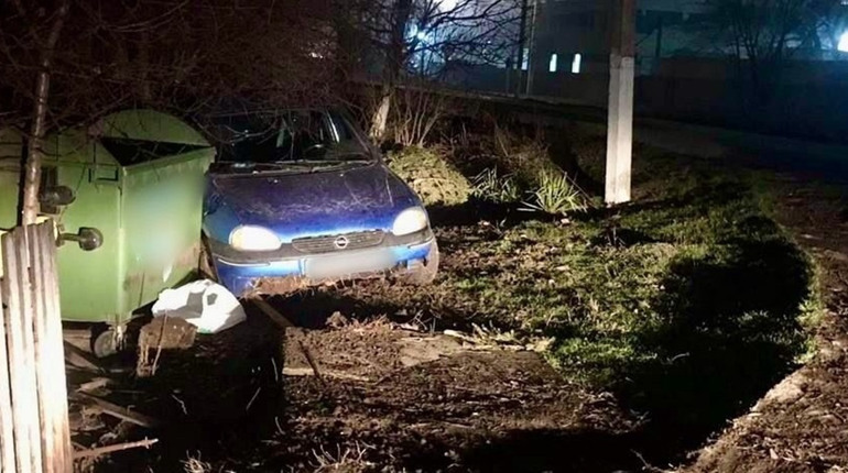У Великодолинському водій збив дівчину на тротуарі та втік. Його вже знайшли