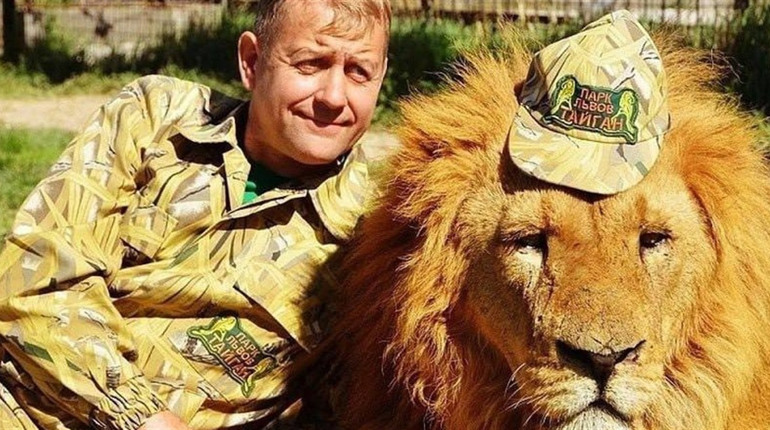 На викрадача херсонських тварин Олега Зубкова напали леви в його сафарі-парку в Криму