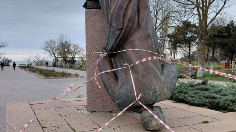 Знакова прикмета: у Криму впав пам'ятник Леніну