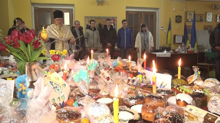 Шосткинці приготували і освятили пасхальні дари для захисників України