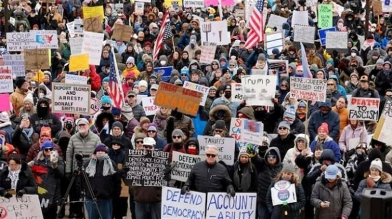 Чорні прапори протесту: Америка відповідає на політику Трампа